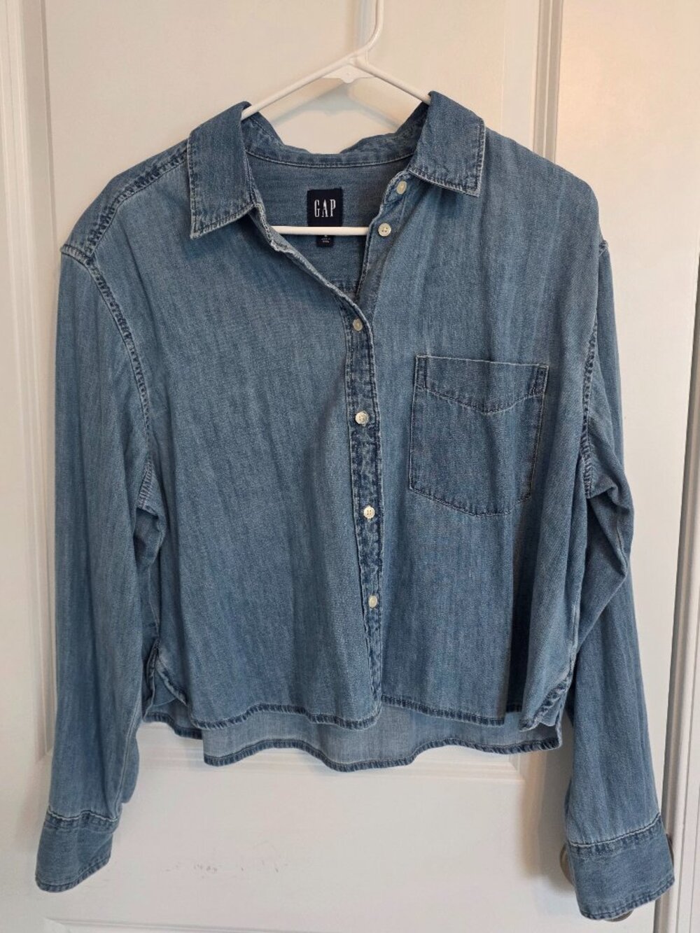 Gap Denim Cropped Button Down Shirt - Medium